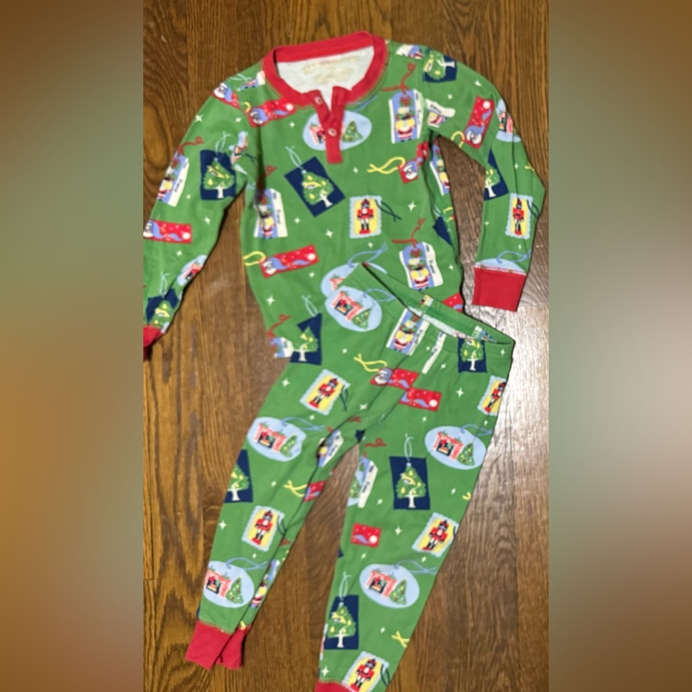 The Beaufort Bonnet Company Size 3 Christmas Green Pajama Set.